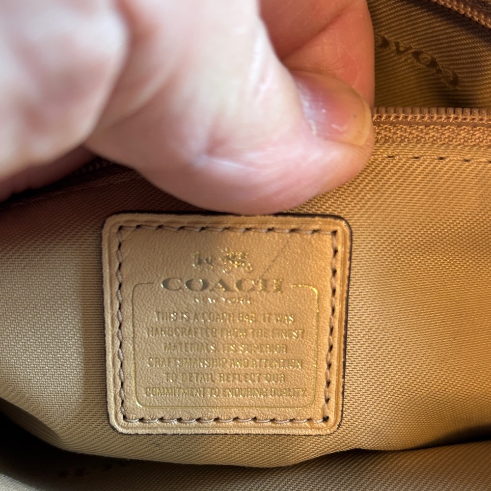 Coach swagger turnlock Tan Pebbled Leather carryall with Gold Hardware - Picture 10 of 16